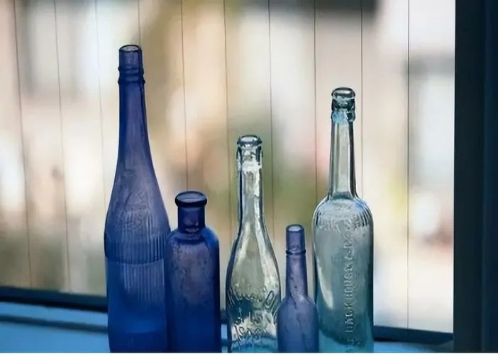 Durability of plastic and glass bottles